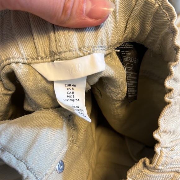 H&M Elastic Sinched Waisted Tan Cropped Straight Leg Pants Khaki Slacks Size 8 - Picture 10 of 10